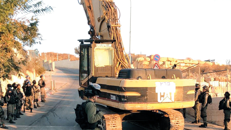 قوات إسرائيلية رافقت الجرافات أثناء عملية هدم منزل حاتم خليل في العيساوية. من المصدر