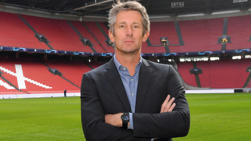 أسطورة حراسة المرمى الهولندي فان دير سار. من المصدر