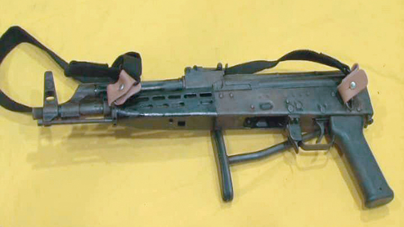 سلاح رشاش تم ضبطه بحوزة العناصر المطلوبة أمنياً. واس