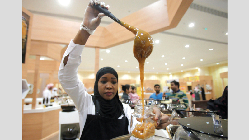 النظام الجديد يدعم الثقة بمنتجات العسل المتداولة في الأسواق. أرشيفية