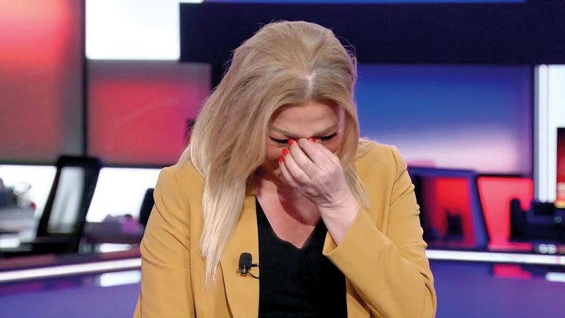 نجوى قاسم تبكي على الهواء خلال نقل أخبار تظاهرات بيروت الشهر الماضي. أرشيفية