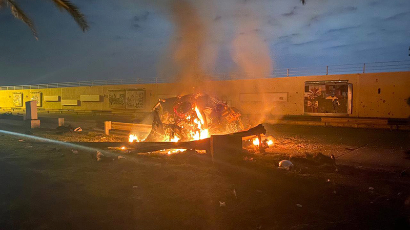 سيارتا سليماني والمهندس تعرضتا لضربات صاروخية أطلقتها «مسيّرة» أميركية. إي.بي.إيه