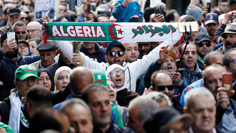 الحراك يواصل التظاهر حتى تتحقق المطالب. أ.ب