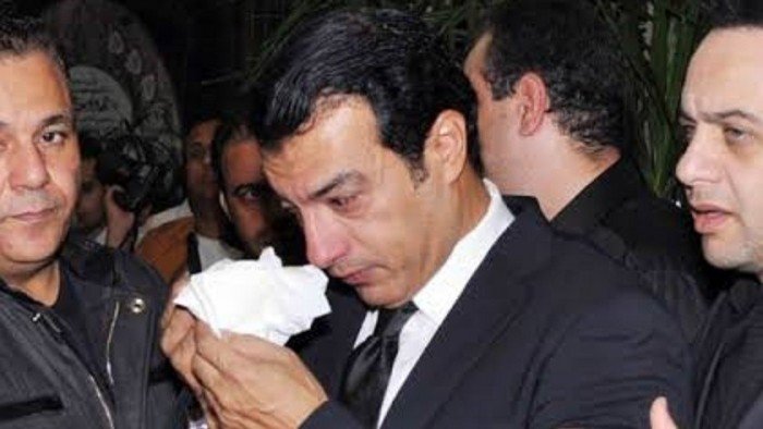 وفاة والد الفنان المصري إيهاب توفيق بحريق ضخم في منزله