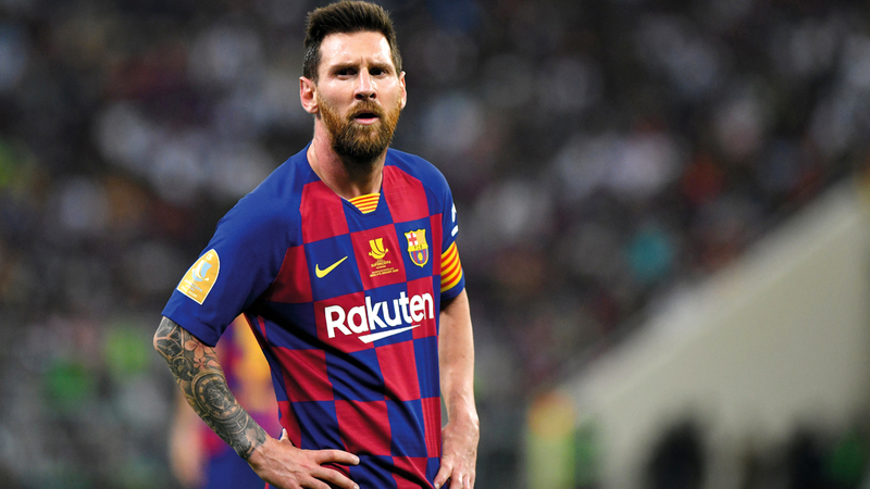 ميسي تلقى صدمة قوية بعد الخروج المخيب من كأس السوبر.  رويترز