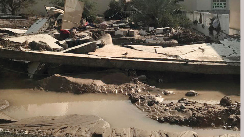 «إدارة الطوارئ» تحصر أضرار منازل المواطنين في منطقة الفحلين السكنية. من المصدر