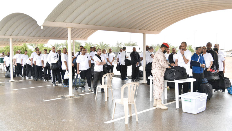 الاستقبال تضمن تعريفاً بالمعسكر والنظام الداخلي ومحاضرات قبل افتتاح الدورة التدريبية. من المصدر