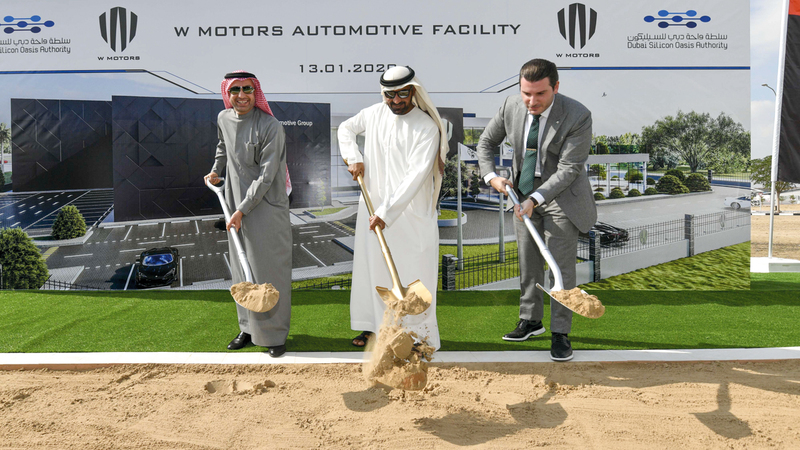 أحمد بن سعيد خلال وضع حجر الأساس للمصنع الجديد في واحة دبي للسيليكون. ■تصوير: أشوك فيرما