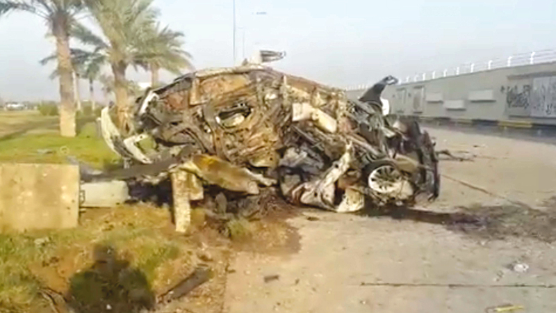 حطام السيارة التي كان يستقلها سليماني ومرافقيه.  رويترز