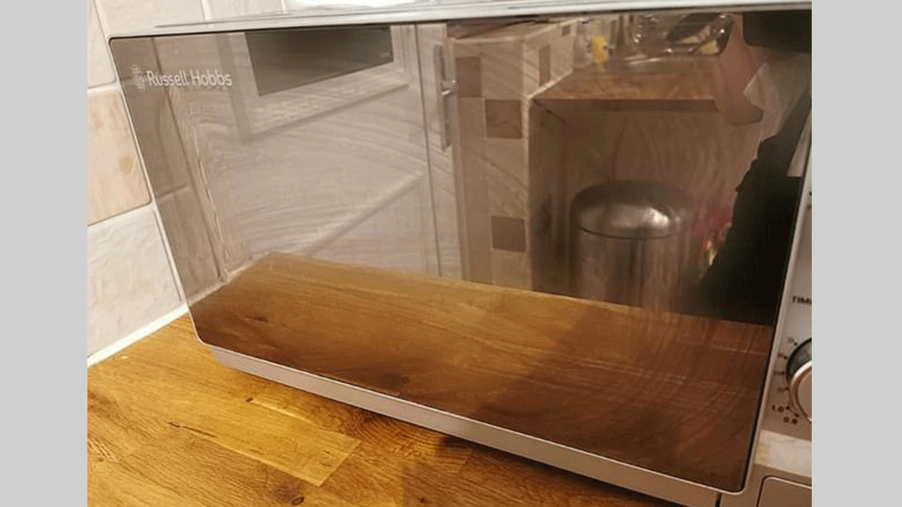 جهاز المايكرويف قبل التنظيف