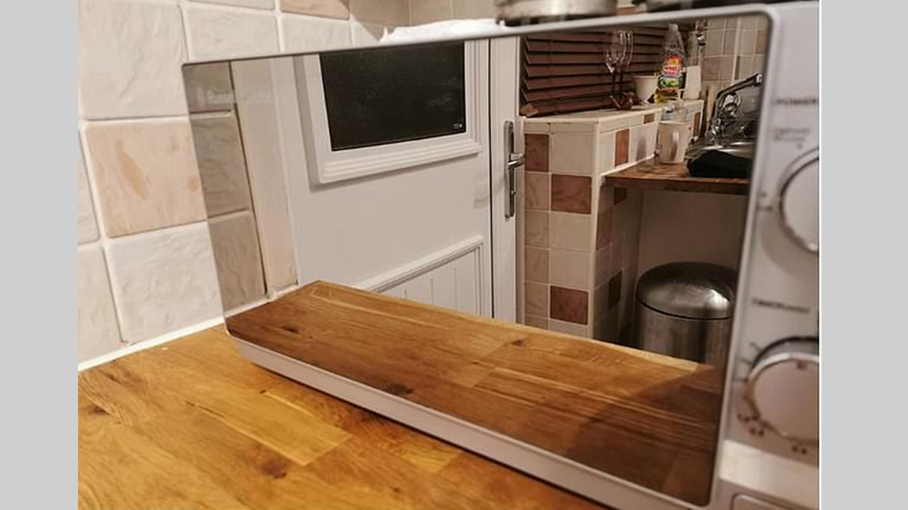 جهاز المايكرويف بعد التنظيف