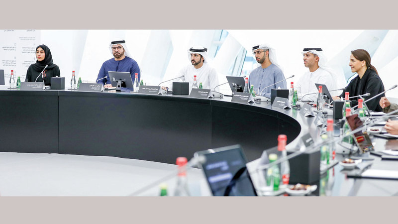 حمدان بن محمد خلال ترؤسه اجتماع مجلس أمناء مؤسسة دبي للمستقبل.  وام