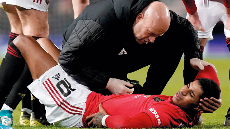 ضغط المباريات تسبب في إصابة خطيرة بالظهر لمهاجم مان يونايتد راشفورد. رويترز