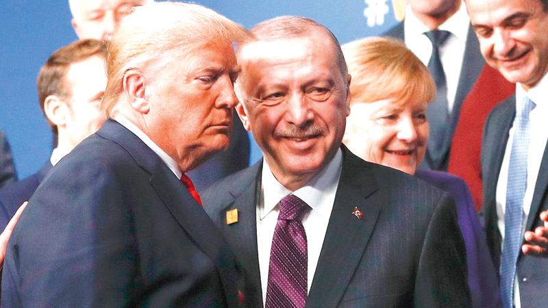 صورة تجمع الرئيسين ترامب وأردوغان مع قادة الناتو بالمملكة المتحدة. رويترز