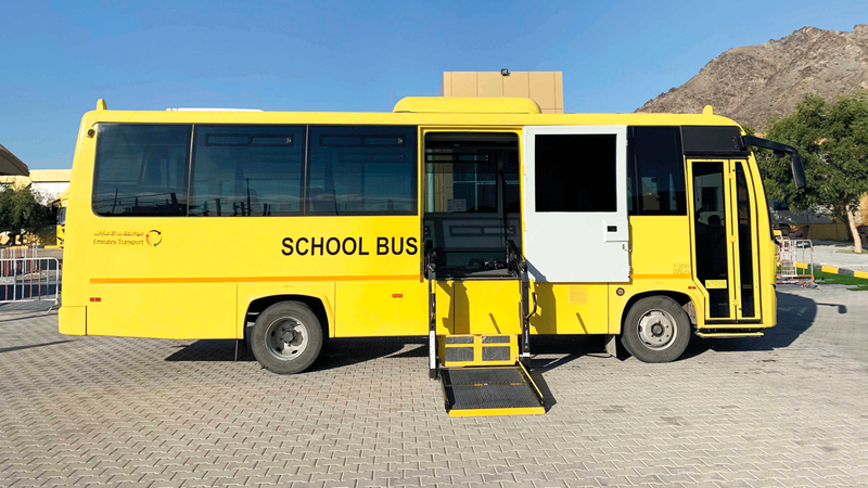 مواصلات الإمارات وفّرت حافلات مزودة برافعات. من المصدر