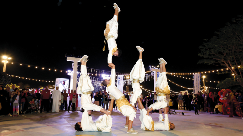 الخوانيج تحتضن عدداً من العروض الموسيقية والاستعراضية. من المصدر