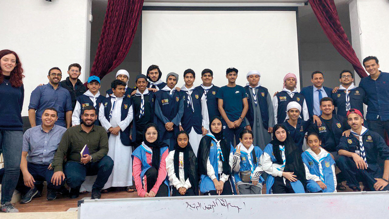 الفريق مع بقية الفرق المشاركة في معسكر «الذكاء الاصطناعي».  من المصدر