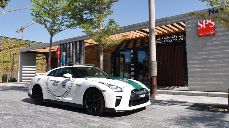 مركز الشرطة الذكي يتلقّى بلاغات الأفراد إلكترونياً. ■من المصدر