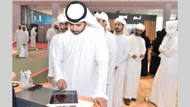 معظم زوّار المعرض ركزوا على تفقّد منصات المؤسسات الكبرى العارضة للفرص الوظيفية.  من المصدر