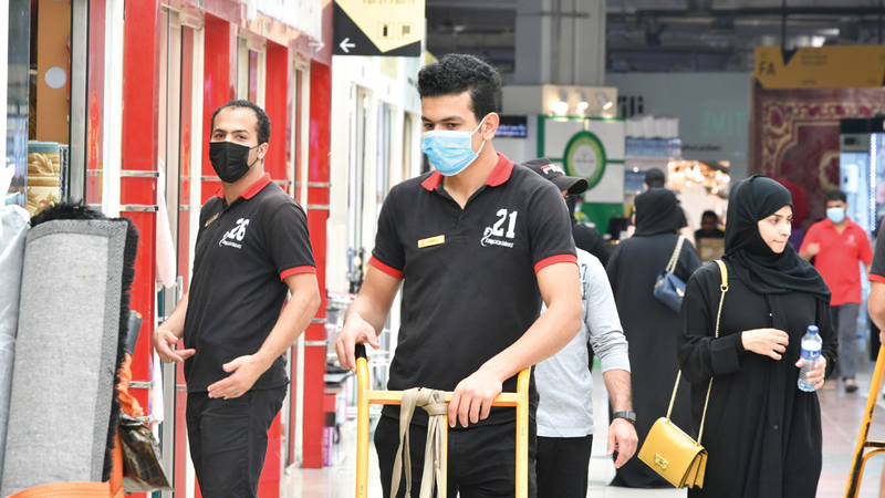 «الصحة» تنصح بغسل الأيدي جيداً واستخدام مطهّر وتجنّب الاختلاط بالمصابين بأعراض تنفسية. تصوير: مصطفى قاسمي