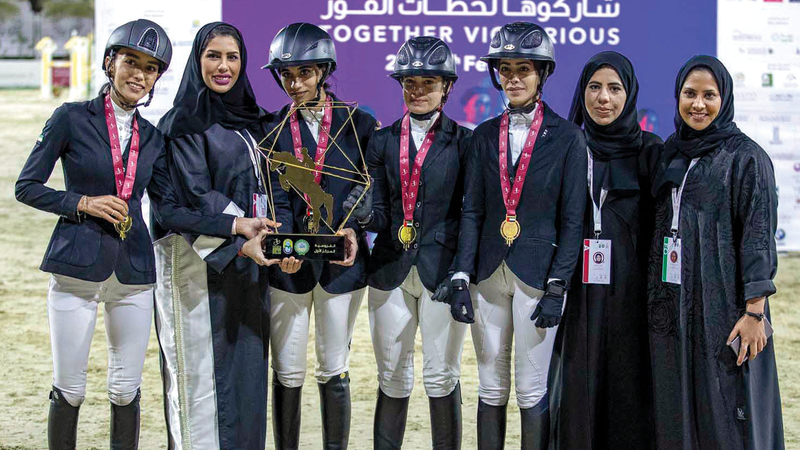 من تتويج فارسات الشارقة بذهبية الفرق. من المصدر