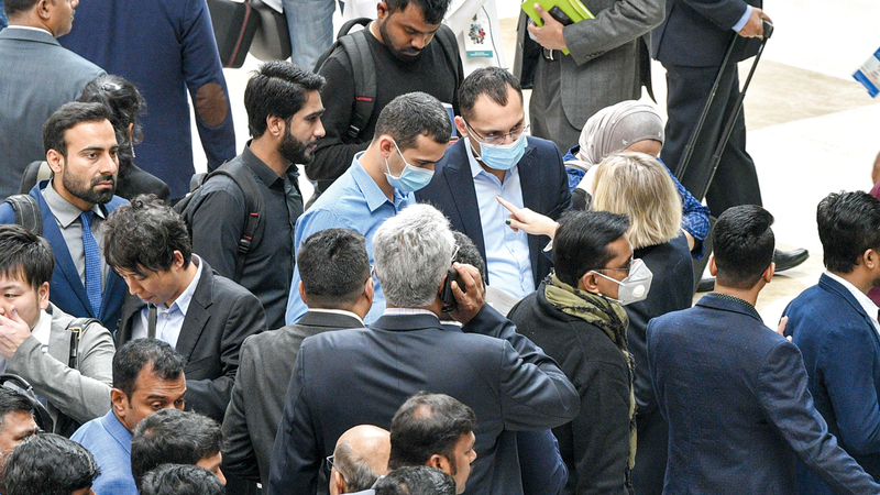 ارتداء المصاب الكمامة في التجمعات أمر ضروري بحسب رأي الطب. تصوير: أشوك فيرما