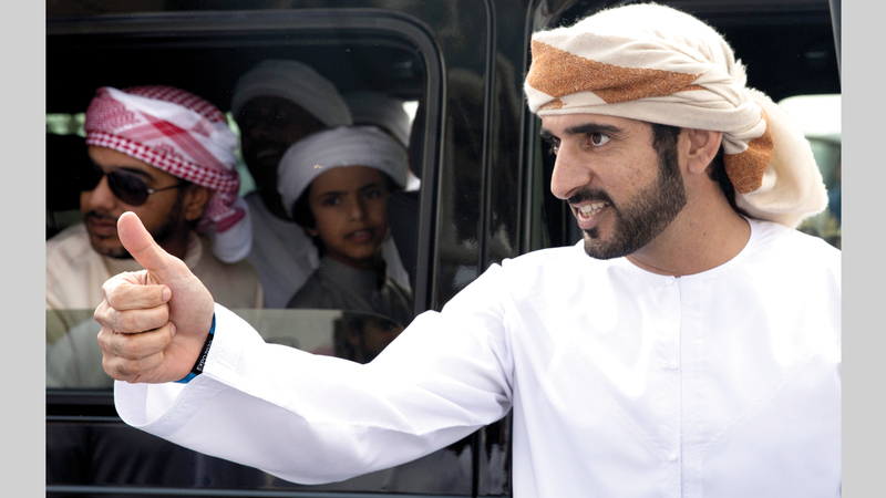 حمدان بن محمد خلال حضوره أمس ختام مهرجان الهجن.  تصوير: أسامة أبوغانم