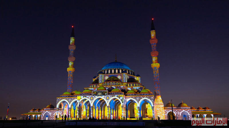 تحت شعار الثقافة والعائلة، انطلقت فعاليات أضواء الشارقة في عامها التاسع والذي يستمر حتى 16 فبراير بمشاركة نخبة من المواهب المحلية وأشهر الفنانين العالميين