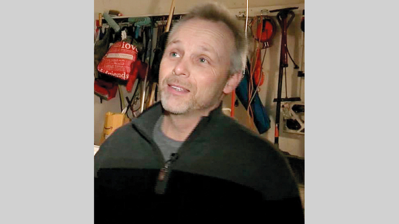 كاين اضطر إلى تخزين الرسائل في مرآب السيارة.  أرشيفية