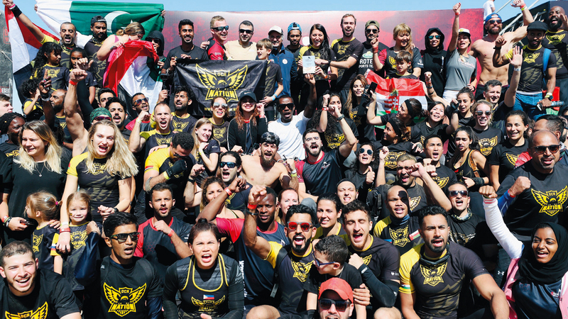 روح تنافسية عالية تمتع بها المشاركون في تحدي الصحراء.  من المصدر