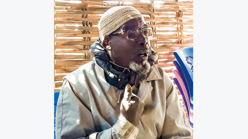 آدم علي: الفرحة عمّت سكان المخيم عند سماعهم خبر الاتفاق على تسليم البشير للمحكمة الجنائية.  أ.ف.ب