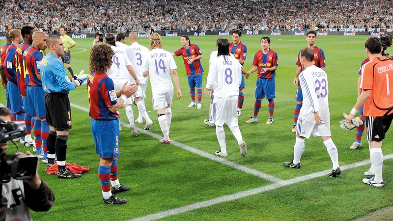 برشلونة وقف في ممر شرفي لتحية ريال مدريد «بطل الليغا 2008».  أرشيفية