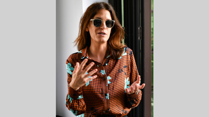 كلوي فايتسو: &laquo;نحرص على وجود الفن المعاد التدوير، الذي يعمل على مبدأ الاستدامة، ويحافظ على الأرض والبيئة&raquo;.