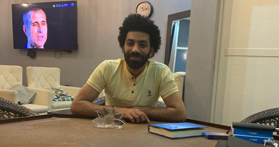 أحمد بهاء شبيه اللاعب المصري محمد صلاح