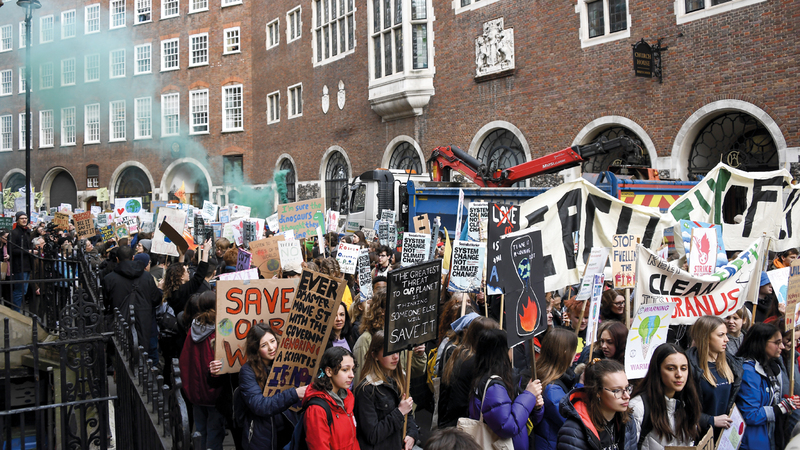 التقرير أوصى بدمج أصوات الأطفال في القرارات السياسية.  أ.ب