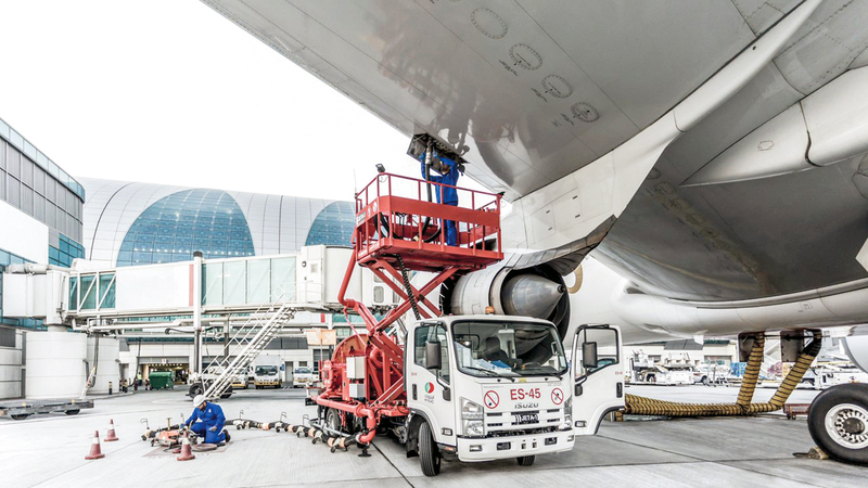 الإمارات تشارك في العديد من الأبحاث الخاصة باستخدام الوقود النظيف في الطائرات. ■  أرشيفية