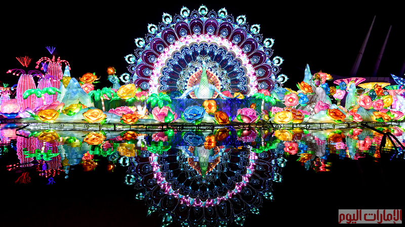 اذ تم تصميم الاجسام المضيئة من مواد معاد تدوريها وتشكيلها على هيئة كائنات حية.