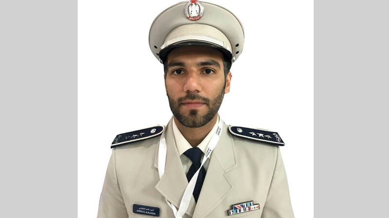 النقيب أحمد البلوشي:  &laquo;الدورية الذكية تحوي لوحاً ذكياً وراداراً وأنظمة ضبط المخالفات&raquo;.