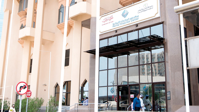 «المركز» أكد أن فرض رسوم التجديد يعد مخالفة.   أرشيفية