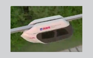 بالفيديو.. عربات على سكك معلقة لنقل الركاب في دبي