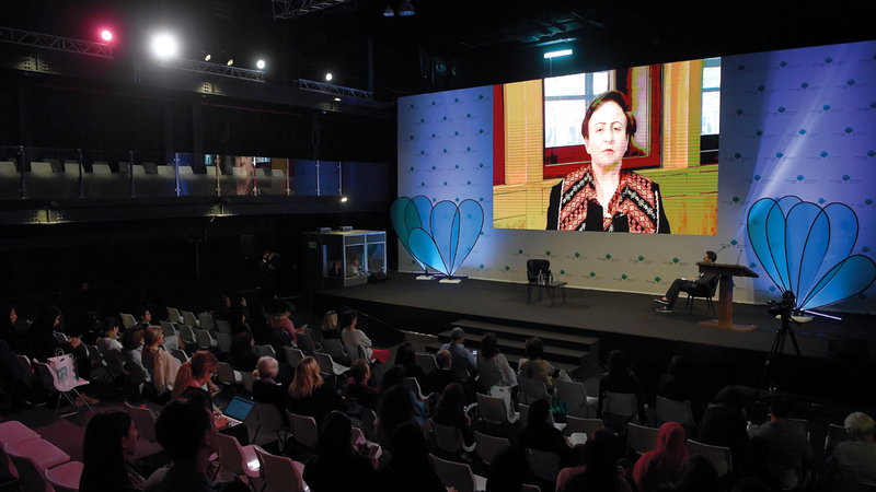 تحدثت شيرين عبادي عبر تقنية &laquo;الفيديو كونفرانس&raquo; لعدم تمكنها من الحضور بسبب آلام في الساق. ■تصوير: إريك أرازاس