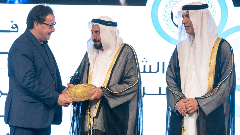 .. ويكرم العمل الفائز بجائزة سلطان القاسمي لأفضل عمل مسرحي عربي. من المصدر