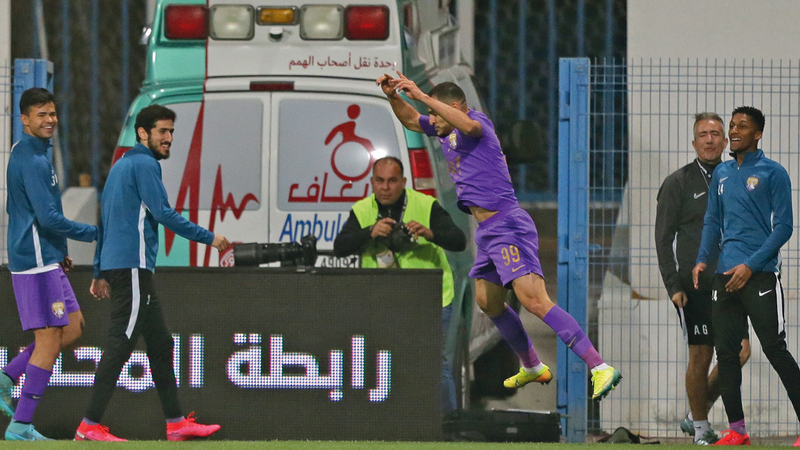 جمال معروف لاعب العين سجل في شباك حتا، واحتفل على طريقة النجم البرتغالي كريستيانو رونالدو. الإمارات اليوم