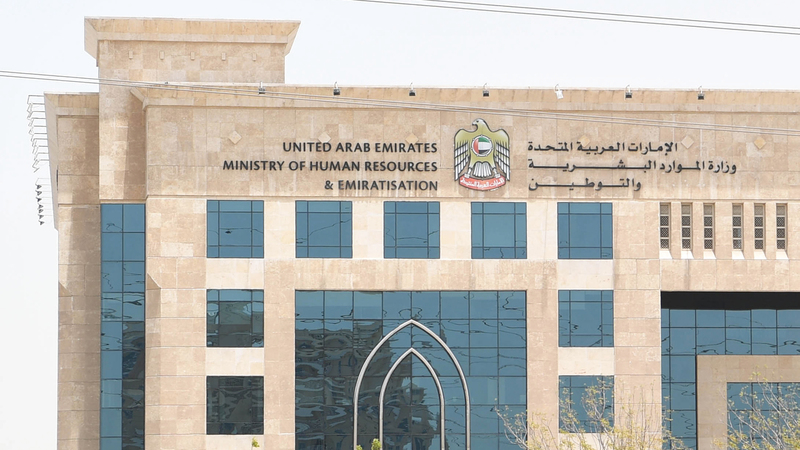 ارتفاع أعداد المواطنين والوافدين العاملين لدى منشآت القطاع الخاص في الدولة حتى نهاية العام الماضي.  الإمارات اليوم