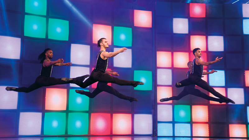 العرض تقدمه نخبة من الموهوبين. من المصدر