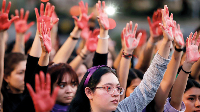 نساء يتظاهرن ضد العنف في المكسيك. من المصدر