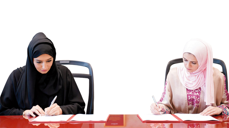 ريم بن كرم (يسار) وماجدة أبوزغلان خلال توقيع الشراكة. من المصدر