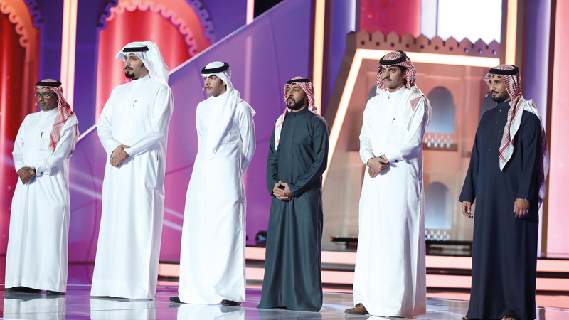 شعراء الحلقة بانتظار النتيجة. من المصدر