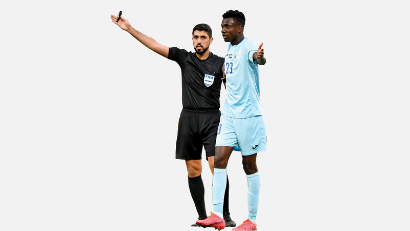 التحكيم الإماراتي يثير الجدل بين الأندية والجماهير في الدوري. تصوير: إريك أرازاس