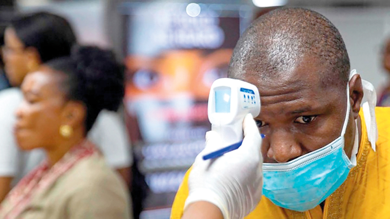 في جنوب إفريقيا يستخدمون المعدات الطبية البسيطة وسط حالة من قلة الوعي لدى الجمهور.   أرشيفية